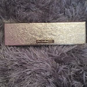 MAC  snow ball eye compact gold